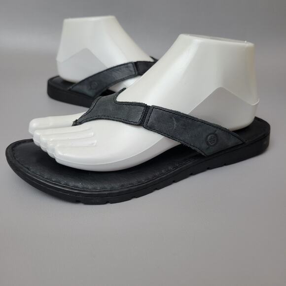 Born Concepts B.O.C Flip Flops Sandals Black Slip On Sz 8 Leather Summer Casual - Picture 1 of 12